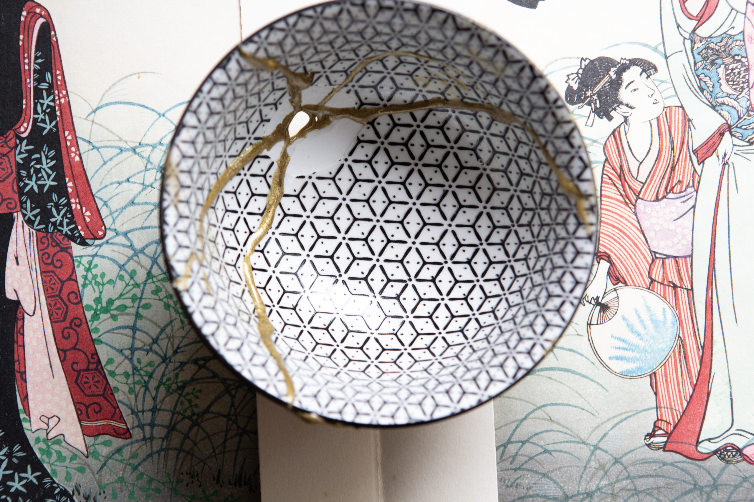 Decorative rice bowl- repaired -Kintsugi -Geisha girl